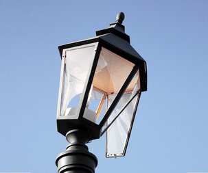 Uszkodzona lampa - zbliżenie